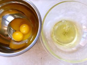 先做蛋糕，鸡蛋分离至两个干净容器