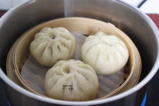 蒸好包子关火后3分钟开盖即可。