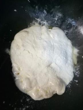 再加入奶粉翻拌均匀