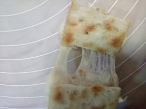 掰开看看拉丝很好，咬一口很酥脆，特别香...