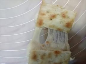 掰开看看拉丝很好，咬一口很酥脆，特别香...