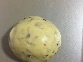  这是拌好的面糊！(如果感觉用硅胶刮刀翻拌麻烦，也可以带上一次性手套抓匀后再揉圆）