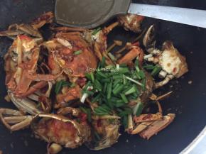 最后加入香蒜翻炒均匀即可
