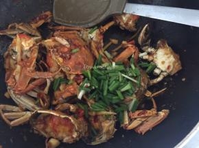 最后加入香蒜翻炒均匀即可
