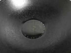 锅中倒适量油。