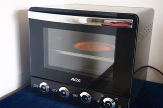 烤箱上下火180度预热，将松弛好的派塔放入烤箱中层，180度烘烤15分钟取出。