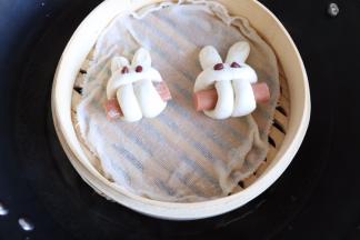 冷水上锅，蒸8-10分钟关火继续焖3-5分钟开盖即可