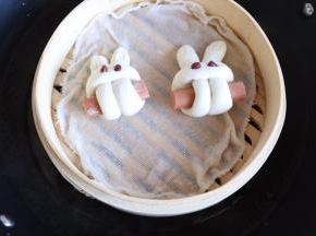 冷水上锅，蒸8-10分钟关火继续焖3-5分钟开盖即可