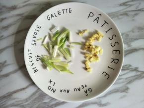 葱切段，姜切末