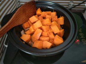 加入南瓜块翻炒