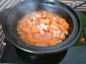 加入盐、糖调味