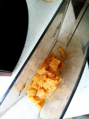 剩下的果渣用来做果酱