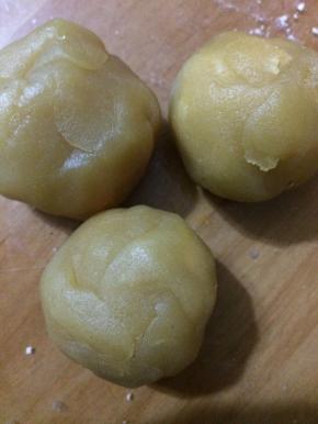 全部包起来搓圆待用