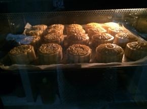 然后涂上蛋液，再烤15分钟左右出炉