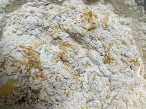 混合后加入月饼专用粉
