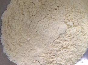 磨好的粉需要过筛一下，更细腻一些