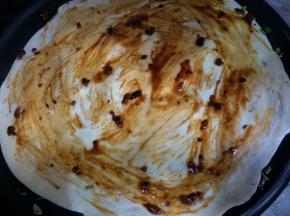涂上酱料