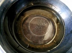 将水和玉米油混合