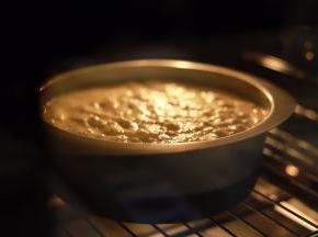 烤箱内的魔法蛋糕