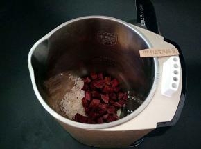 全部倒入豆浆机中