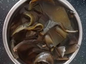 干海带头泡发。