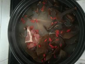 撒上一些枸杞。