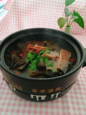 加入香菜装饰。