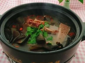 加入香菜装饰。