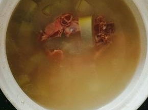 冬瓜骨汤，冬瓜是去水肿，减肥的好东西。