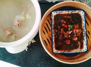 冬瓜骨汤和豉汁排骨同时出锅。