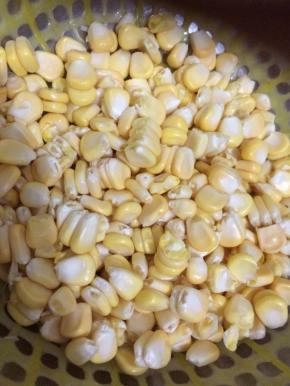 然后玉米粒取下洗干净