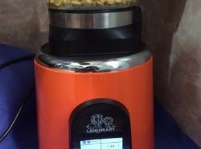 然后加入适量的清水