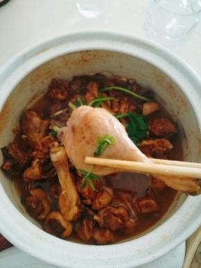 大鸭腿给小宝啃啊啃。