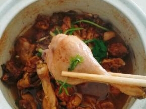 大鸭腿给小宝啃啊啃。