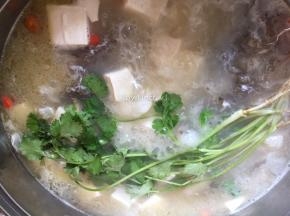 最后放入香菜即可关火
