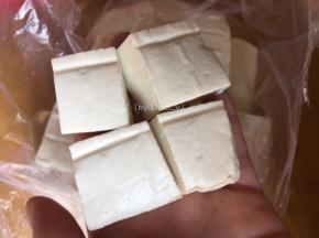 豆腐切成小块
