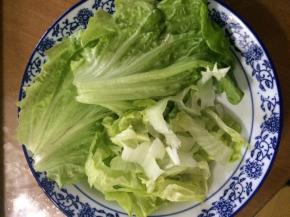 生菜洗干净沥水、煎成小片