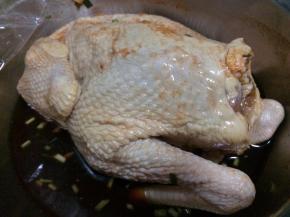 余下的三分之一的量填进鸡的肚子里