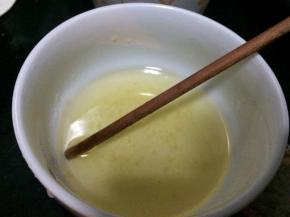 中间要给鸡身涂上蜂蜜水两次