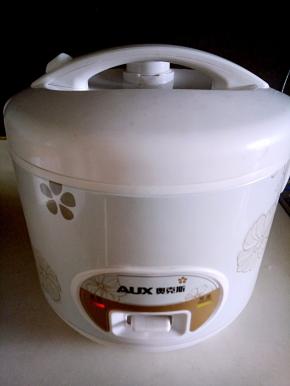 按下开关，1~2小时。时间长点更入味。中途看看汁干没干。如果干了再适当加点水。