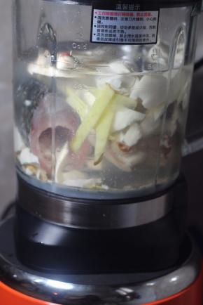 破壁机插上电源，开启到西汤状态