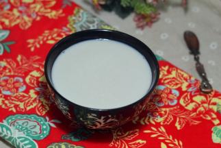 为了得到更加细腻的鱼汤，我过筛了一下