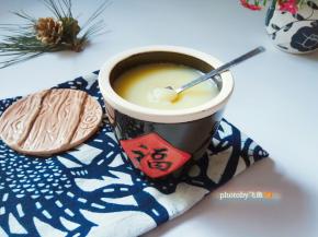 凝固的牛油，像玉一样圆润晶莹。