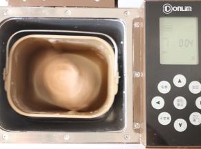 启动东菱面包机15-20分钟。