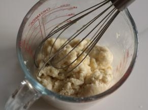 搅拌匀后是成这样团状的，不用担心。