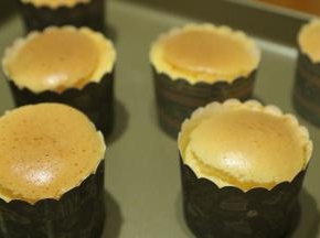 不用倒扣，海棉蛋糕的手法制作，不用当心回缩