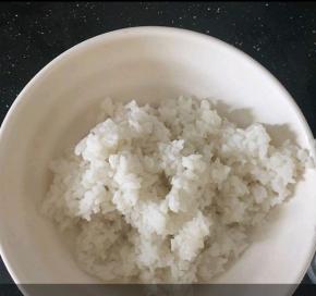 准备剩米饭一碗