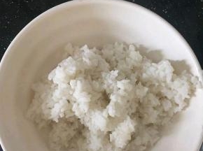 准备剩米饭一碗