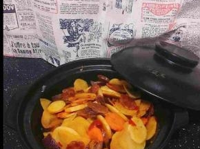 下饭菜砂锅土豆片好了。