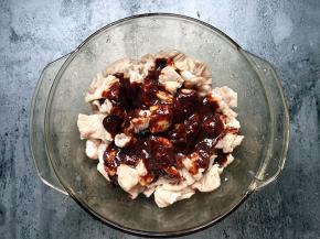 加入粉蒸肉酱拌匀。